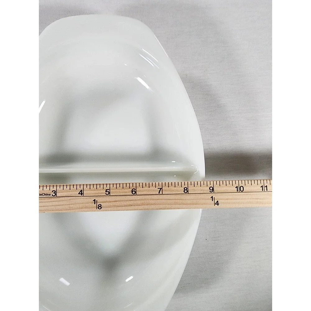 Vtg Pyrex Divided Serving Cassarole Dish 1.5 QT #1063 White Opal Milk Glass Oval